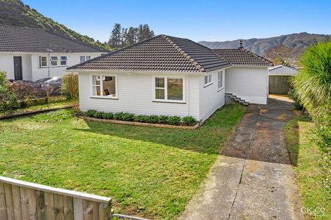 Photo of property in 5 Reid Road, Wainuiomata, Lower Hutt, 5014