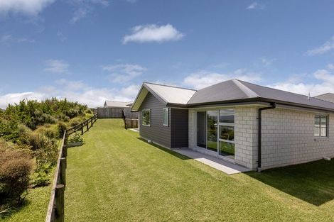 Photo of property in 14 Anglers Way, Omokoroa, 3114