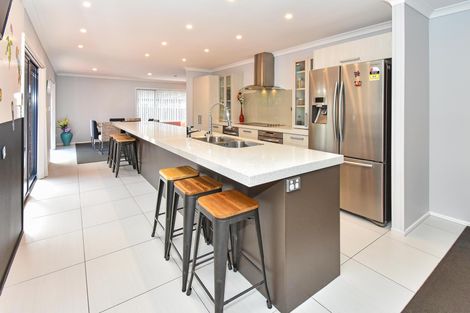 Photo of property in 56 Lothian Brae, Wattle Downs, Auckland, 2103