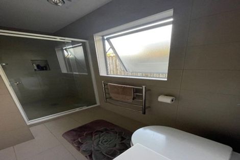 Photo of property in 38 Powrie Street, Glenfield, Auckland, 0629