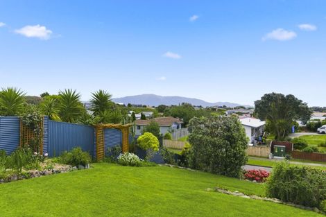Photo of property in 2 Sunset Terrace, Waikanae Beach, Waikanae, 5036