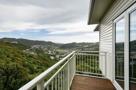 Photo of property in 8 Mewburn Rise, Karori, Wellington, 6012