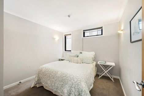 Photo of property in Endeavour Apartments, 21/125 Thorndon Quay, Pipitea, Wellington, 6011