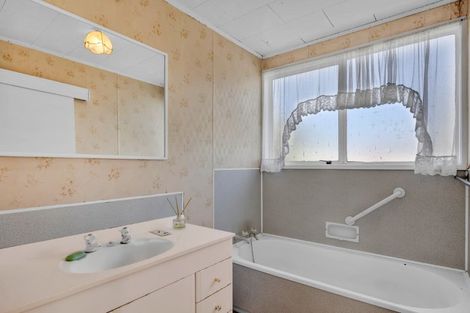 Photo of property in 16 Old South Road, Okato, 4335