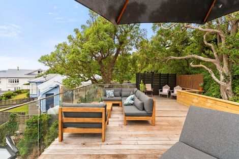 Photo of property in 2 Maida Vale Road, Roseneath, Wellington, 6011