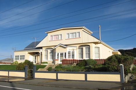 Photo of property in 252 Marine Parade, Bluff, 9814