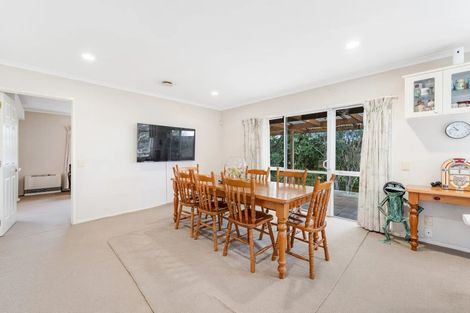 Photo of property in 198 Botany Road, Botany Downs, Auckland, 2010
