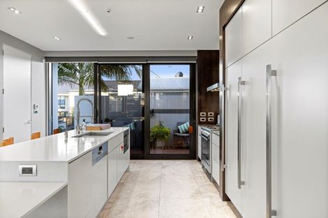 Photo of property in 2/415 Oceanbeach Road, Mount Maunganui, 3116