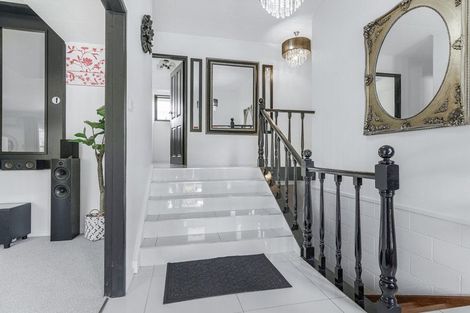 Photo of property in 32 Chedworth Avenue, Chedworth, Hamilton, 3210