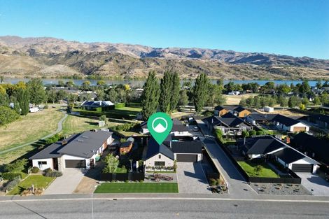 Photo of property in 52 Stratford Drive, Mount Pisa, Cromwell, 9383