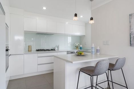 Photo of property in 68a Hutchinsons Road, Bucklands Beach, Auckland, 2014