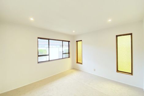 Photo of property in 3 Balgowan Terrace, Conifer Grove, Takanini, 2112
