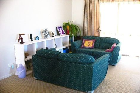 Photo of property in 23 Stranraer Crescent, Wattle Downs, Auckland, 2103