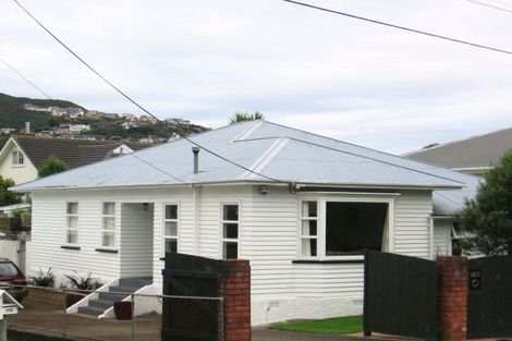 Photo of property in 100 Ranui Crescent, Khandallah, Wellington, 6035