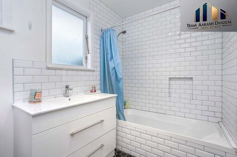 Photo of property in 1c Kuaka Place, New Lynn, Auckland, 0600