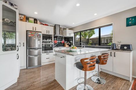 Photo of property in 2/26 James Street, Bayview, Auckland, 0629
