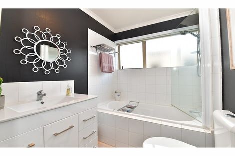 Photo of property in 16 Millennial Way, Orewa, 0931