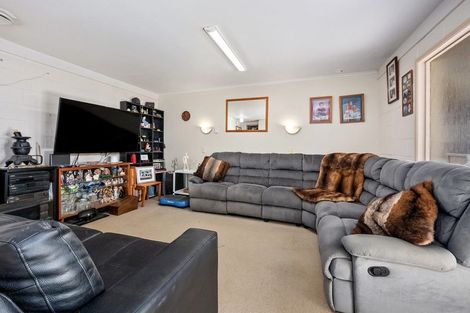 Photo of property in 315 Glenfield Road, Glenfield, Auckland, 0629