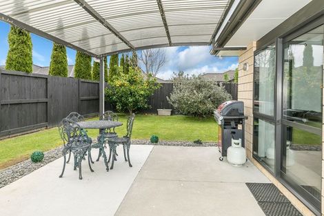 Photo of property in 28 Whitney Place, Rototuna North, Hamilton, 3210