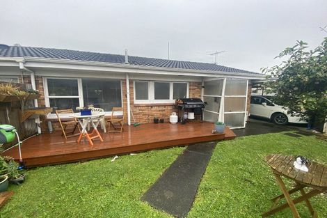 Photo of property in 1/4 Norman Spencer Drive, Papatoetoe, Auckland, 2104