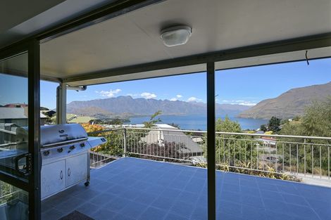 Photo of property in 30 Greenstone Place, Fernhill, Queenstown, 9300