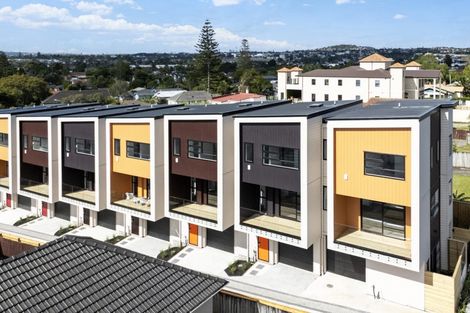 Photo of property in 6/3153 Great North Road, New Lynn, Auckland, 0600