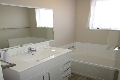 Photo of property in 20 Tawhara Place, Edgecumbe, 3120