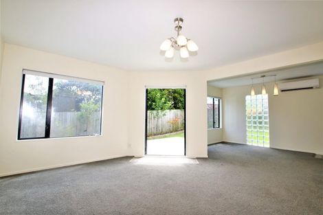 Photo of property in 1/10 Altair Place, Windsor Park, Auckland, 0632