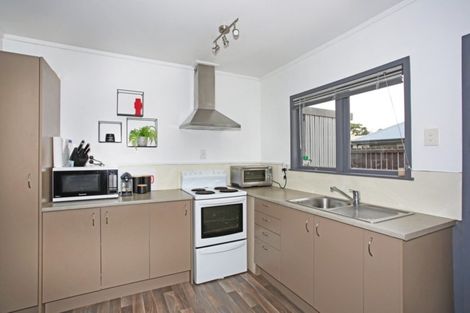 Photo of property in 2/55 Willis Road, Papakura, 2110