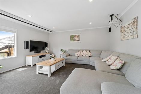 Photo of property in 7 Phoebe Meikle Place, Torbay, Auckland, 0630
