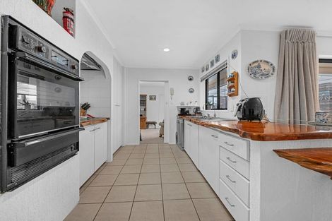 Photo of property in 120 Walter Strevens Drive, Conifer Grove, Takanini, 2112