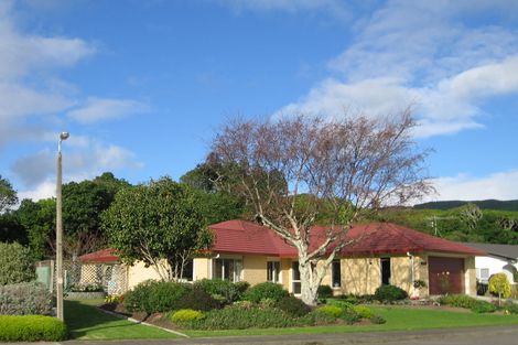 Photo of property in 4 Patterson Grove, Waikanae, 5036