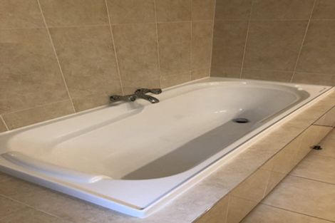 Photo of property in 1/13 Girrahween Drive, Totara Vale, Auckland, 0629