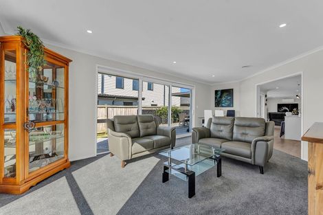 Photo of property in 9 Mutetai Road, Clarks Beach, 2122