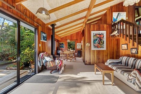 Photo of property in 8 Morlie Place, Torbay, Auckland, 0630