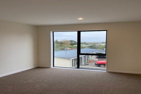 Photo of property in 66c Chivalry Road, Glenfield, Auckland, 0629