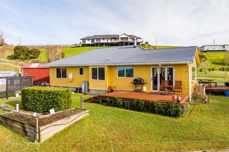 Photo of property in 16 Nikau Lane, Maungaturoto, 0520