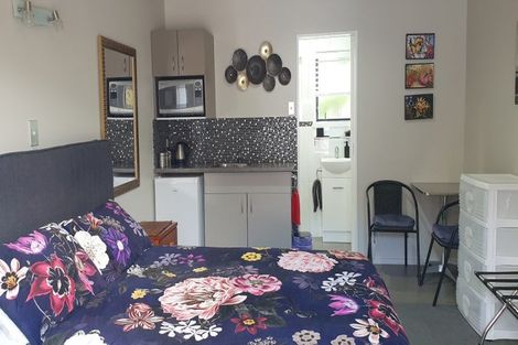 Photo of property in 834 East Coast Road, Oteha, Auckland, 0630