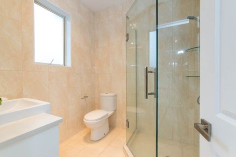 Photo of property in 16a Wychwood Avenue, Henderson Valley, Auckland, 0612