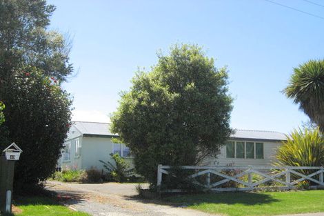 Photo of property in 10 Woodend Road, Woodend, 7610