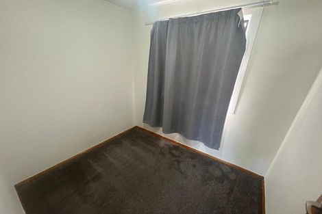 Photo of property in 11 Springside Place, New Lynn, Auckland, 0600