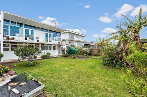 Photo of property in 81 Forrest Hill Road, Milford, Auckland, 0620