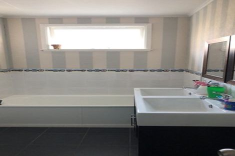 Photo of property in 12 Conway Place, Terrace End, Palmerston North, 4410