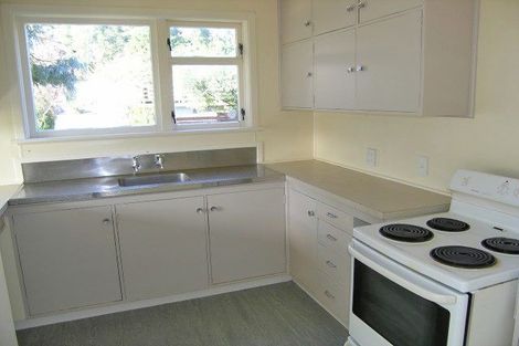 Photo of property in 40 Edelweiss Grove, Timberlea, Upper Hutt, 5018