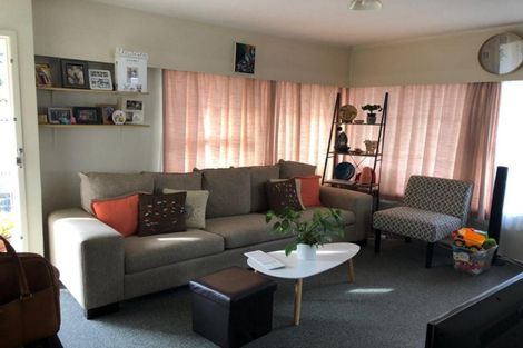 Photo of property in 1/21 Blenheim Street, Glenfield, Auckland, 0629