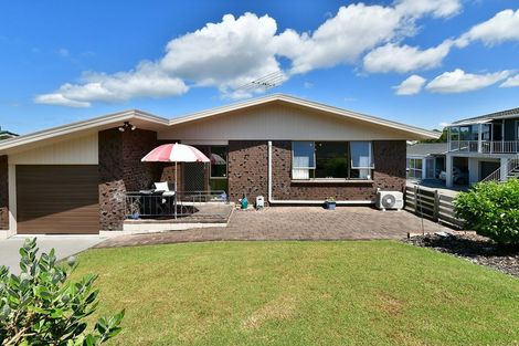 Photo of property in 13a Albatross Road, Red Beach, 0932