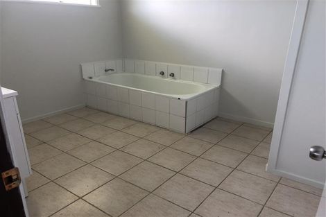 Photo of property in 108 Te Atatu Road, Te Atatu South, Auckland, 0610