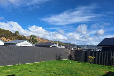 Photo of property in 10 Salisbury Crescent, Wallaceville, Upper Hutt, 5018