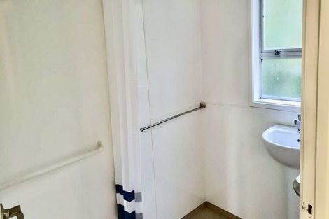 Photo of property in 16 Springside Place, New Lynn, Auckland, 0600