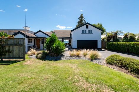 Photo of property in 25 Willow Avenue, Hannahs Bay, Rotorua, 3010